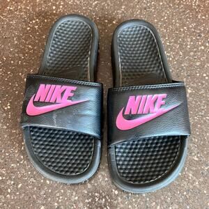 Nike Slip On Slide Sandals Womens Size 7 Black and Pink